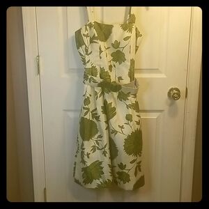 E8:JESSICA H: SIZE 6-CREAM AND GREEN LEAF DRESS